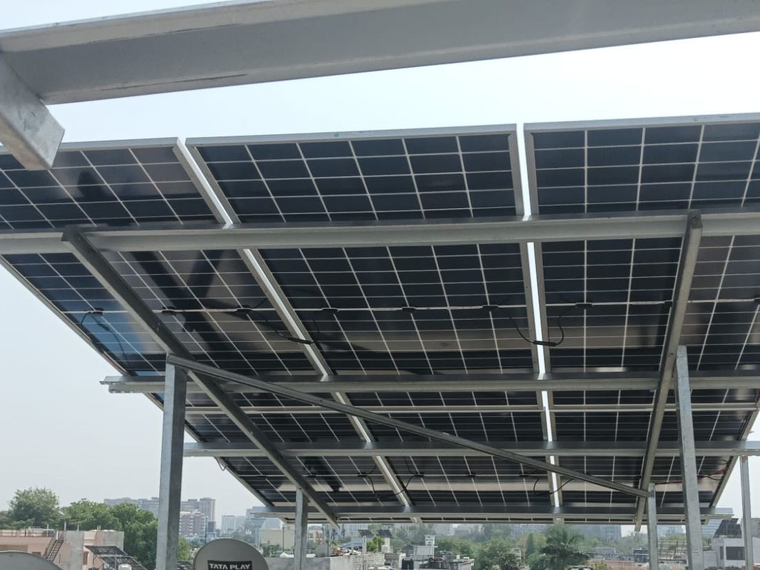 Raised canopy over a busy terrace, Indira Nagar, Lucknow